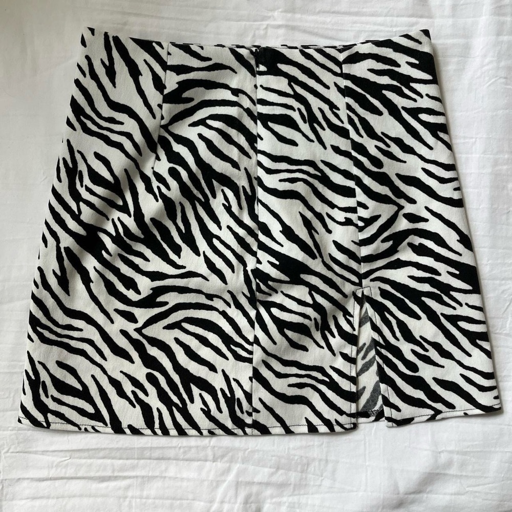Zebra Print Mini Skirt - Picture 4 of 6